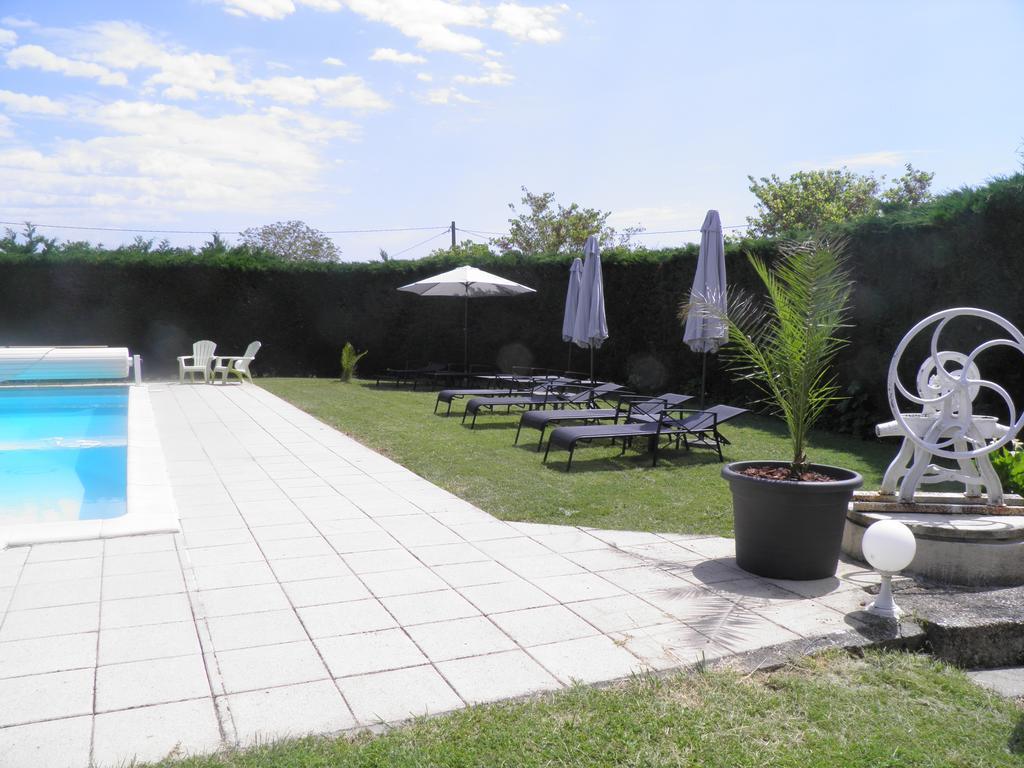 Chambres D'Hotes La Vigneronne Senouillac Exterior foto